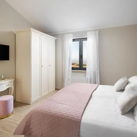 Edoardo By * Vizinada