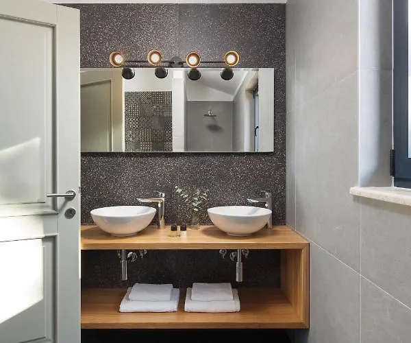 Edoardo By * Vižinada